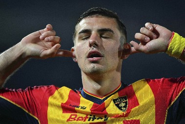 OTROVNE STRELICE KA KOMŠIJAMA Bivši igrač Zvezde opasno pecka Hrvate