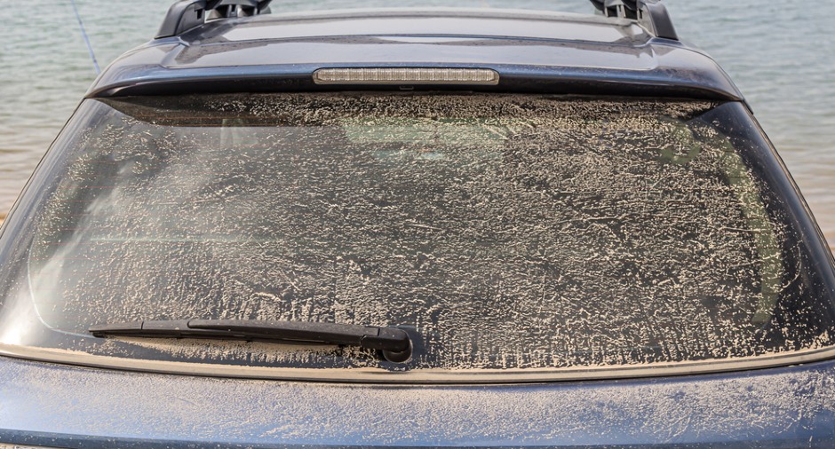 ŽUTA PRAŠINA SE UVUKLA U AUTOMOBIL Evo kako ispravno da očistite pesak iz Afrike sa vozila