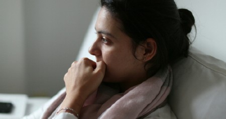 POSLE OVOGA VAM VIŠE NEĆE PASTI NA PAMET DA GRICKATE NOKTE  Devojka završila u bolnici, pogledajte šta joj se dogodilo