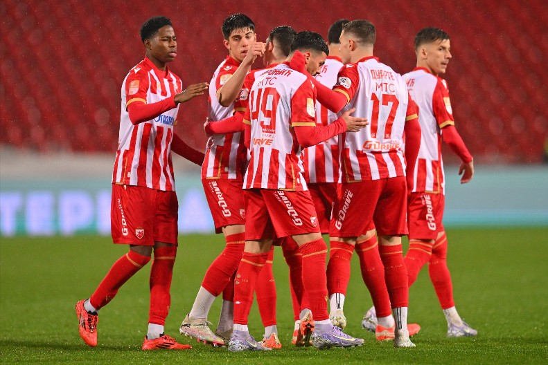 PLJUŠTALO JE U BEOGRADU, PLJUŠTALO JE I NA MARAKANI Zvezda u nestvarnoj utakmici preslišala OFK Beograd za četvrtfinale Kupa Srbije