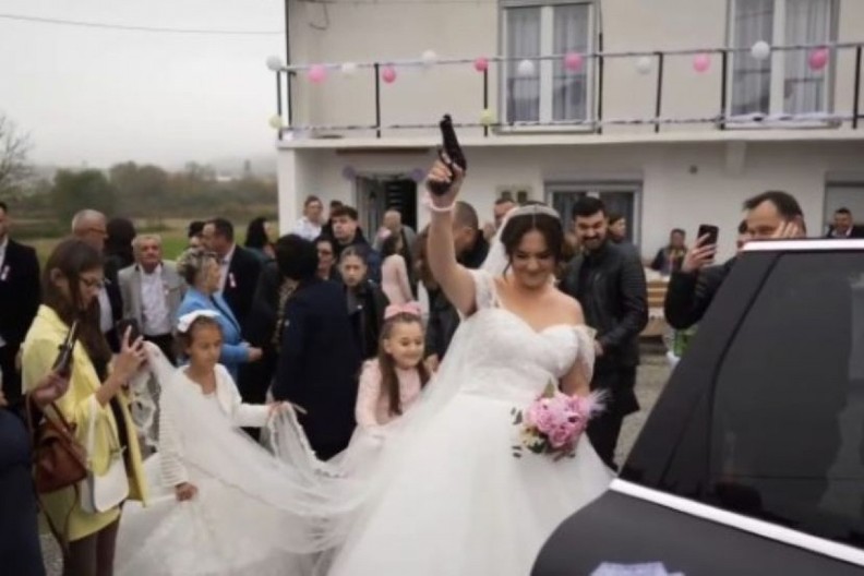 BRUKA U PRIBOJU KOJA SE JOŠ UVEK PREPRIČAVA Pero dao 3000 evra za mladu iz Albanije, kad je video, umalo se onesvestio!