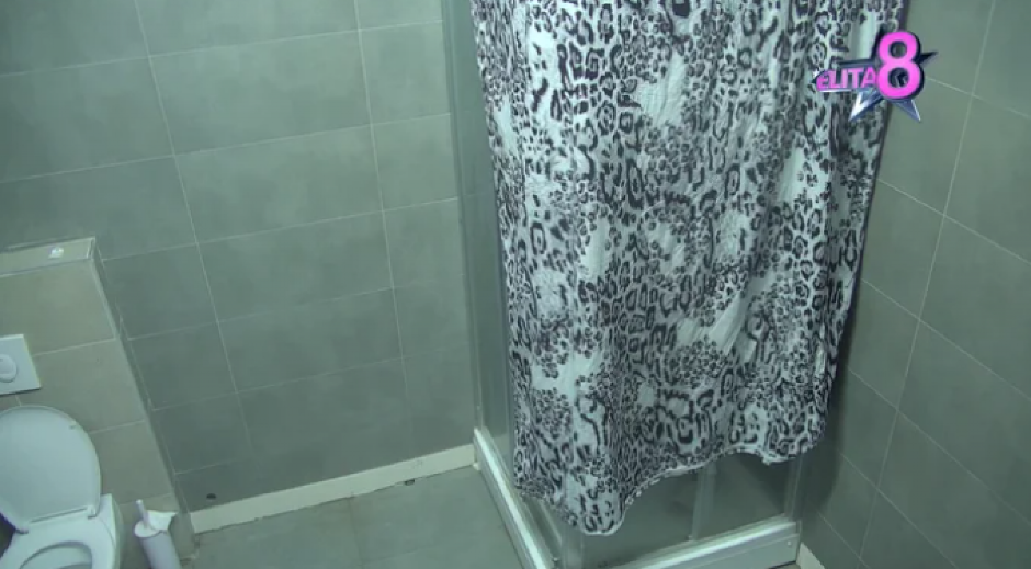 ŽESTOKA VRELA AKCIJA U ELITI PRED KAMERAMA Bez blama zatresli tuš kabinu, javnost šokirana scenama!