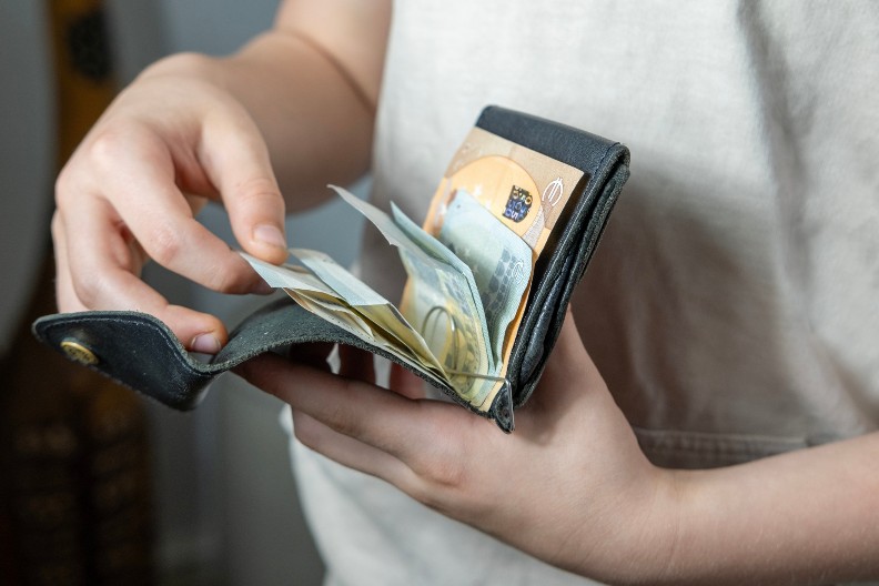 OVA 3 HOROSKOPSKA ZNAKA OČEKUJE FINANSIJSKI DOBITAK U DRUGOJ POLOVINI APRILA Biće para kao salate, nećete znati šta ćete sa njima, pametno ulažite