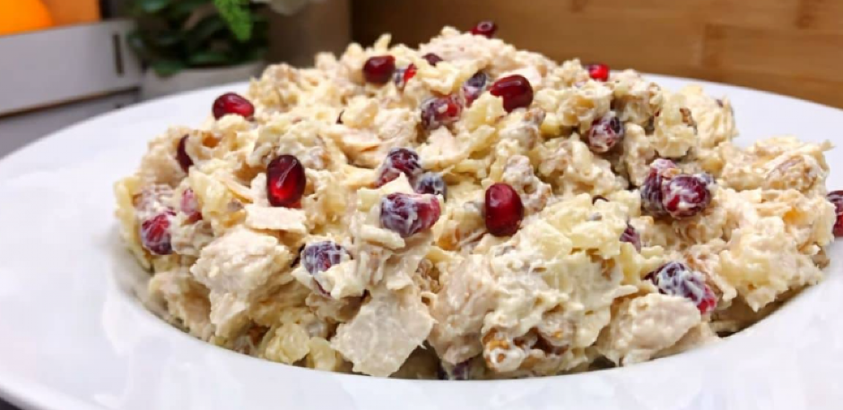 PILEĆA SALATA SA SUSAMOM Kremasta i slasna, može da zameni obrok