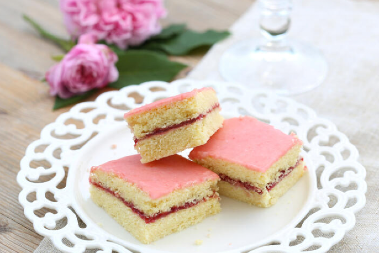 PUNČ KOCKE Neodoljivi desert sa rumom od kog će vam poći voda na usta