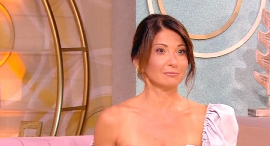 PRESEDAN U EMISIJI SANJE MARINKOVIĆ, OVO SE JOŠ NIJE DESILO Pevačica isprozivala voditeljku: "Ti, bre, otkad si se razvela suknja sve kraća"