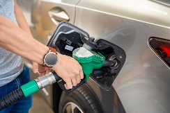 NE BACAJTE PARE Stručnjaci otkrili jednostavan trik koji može smanjiti potrošnju goriva za čak 25odsto