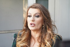 UMRO BRAT VIKI MILJKOVIĆ (47) Pevačica van sebe: "Čuvajte nas odozgo mama, tata i ti..."