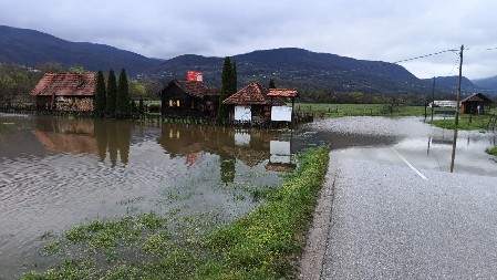 RASTE NIVO REKE ĐETINJE Nadležne ekipe dežuraju na terenu, situacija se prati iz sata u sat (FOTO/VIDEO)