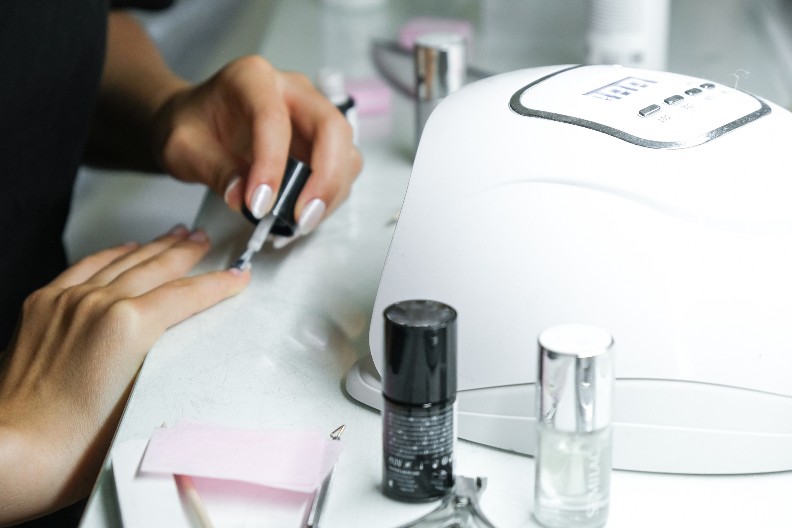 MANIKIR KOJI JE OČARAO SRPKINJE Prave se redovi u salonima zbog nežne nijanse, izgleda ženstveno i doterano