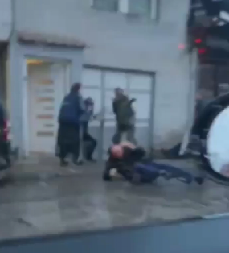 MASOVNA TUČA U NOVOM PAZARU PRED IFTAR U sukobu učestvovalo više osoba (VIDEO)