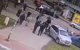 EVO KAKO JE IZGLEDAO "INCIDENT U ŽARKOVU" Brnabić objavila snimak: Niko blokadere nije udario, oni su čupali retrovizor! (VIDEO)