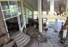 Luksuzna srpska vila vredna 6 miliona evra kao iz filma strave – puna đubreta, žabokrečine, đakuzi zarđao… (FOTO)