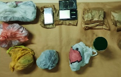 DOLIJAO DILER U NOVOM SADU  Policija mu pronašla skoro kilogram marihuane