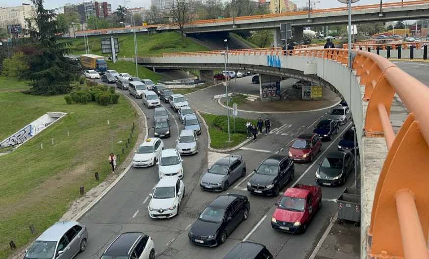JEZIVE GUŽVE U CELOM GRADU ZBOG TERORA BLOKADERA Maloletnici paralisali ceo grad, i to njih 480! (FOTO)