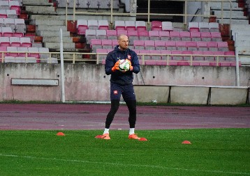 RAJKOVIĆ SE POVREDIO Prvi golman reprezentacije Srbije jedva izašao sa terena