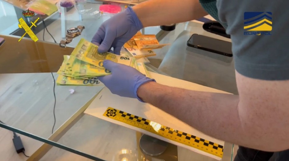 ILEGALNO PROIZVODILI PESTICIDE, ZGRNULI MILIONE Uhapšeno 29 osoba, oglasio se Evropol (FOTO/VIDEO)