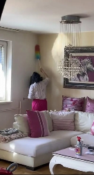 ŽIVELA U PODRUMU SA MIŠEVIMA, A DANAS U STANU NA DVA NIVOA! Pevačica uživa u luskuzu i vlasnica je nekoliko nekretnina, otkrila detalje iz doma!