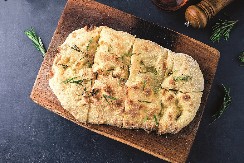 SOČNA FOKAČA SA RUZMARINOM Dodajte omiljeni prilog i uživajte