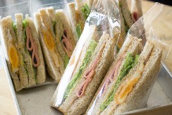 VOJNE BAZE OSTALE BEZ DORUČKA Povučeno 225 tona sendviča zbog opasnog alergena