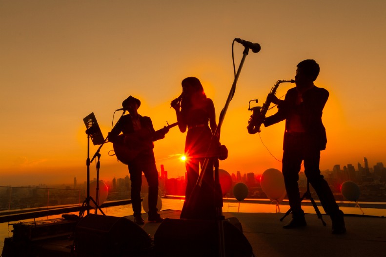 POMIRILI SE POZNATI PEVAČ I PEVAČICA Nisu razgovarali više od 20 godina, a sada rešili da snime duet!