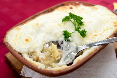 ZAPEČENI MLINCI SA ĆURETINOM Po starom receptu iz mamine sveske, miriše na domaću kuhinju