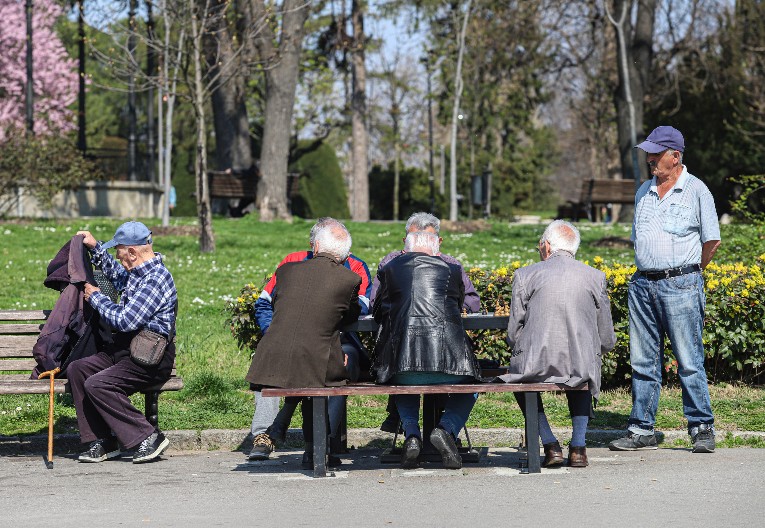 PAKETI SOLIDARNE POMOĆI ZA PENZIONERE Prijavljivanje je već počelo, pogledajte gde i do kada traje