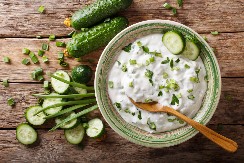 CACIKI SALATA Po originalnom grčkom receptu, pravi se za 2 minuta i ide uz sve