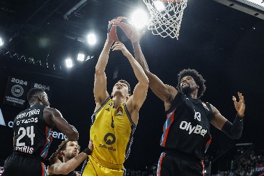 ALBA NIJE POMOGLA ZVEZDI Pariz rutinski slavio, čeka se rasplet