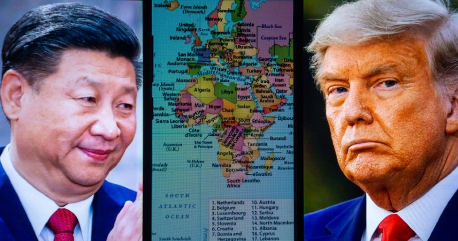 TRAMP JE PODIGAO VELIKU PRAŠINU Iza nje se može nazreti pobednički osmeh Sija Đinpinga