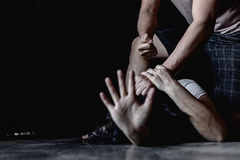 UHAPŠEN NASILNIK Majci pljunuo u lice pa je uhvatio za vrat i davio