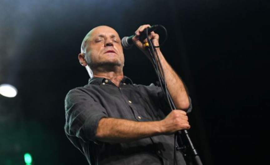 POLICIJA GA ODVODI, GURAJU GA U AUTOMOBIL Pojavio se snimak hapšenja hrvatskog pevača (VIDEO)