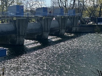 DRAMA! MUŠKARAC SKOČIO U MORAVU SA BRANE Pokušao da ispliva, ali voda ga je nosila... Ne zna se da li se spasio (FOTO)