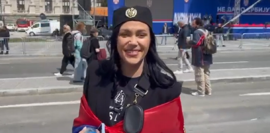 "NOSIM ZASTAVU I ŠAJKAČU JER SAM SRPKINJA" Lepa sugrađanka otkrila: Nisam član nijedne stranke, ali sam došla da podržim predsednika (VIDEO)