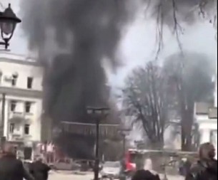 STARVIČAN UDAR TOKOM PROSLAVE PRAZNIKA Rusi pogodili Sumi, eksplozija kod Crkve, veliki broj poginulih! (VIDEO)