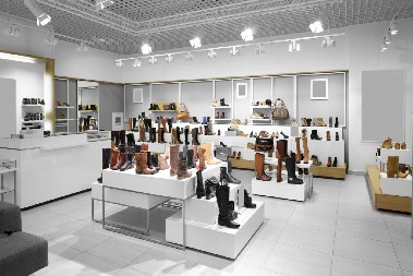 DO JUČE SU BILE NAJRUŽNIJE I BEZVEZE, DANAS VEĆ NAJMODERNIJE Ove cipele su sve žene mrzele, ali sada su se vratile na ulice Beograda, leto 2025. je njihovo