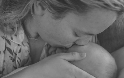 TRAGEDIJA U PORODICI INFLUENSERKE! Objavljena srceparajuća vest: "Otišla je naša slatka devojčica..." (FOTO)