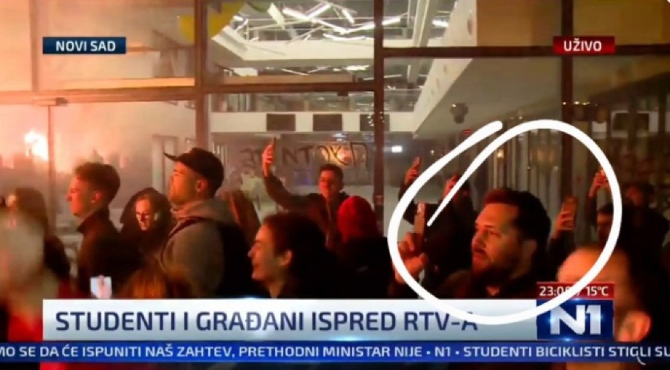 PROFESIONALNI DEMONSTRANT SA "STUDENTIMA" BLOKADERIMA: Miran Pogačar blokira RTV! (FOTO)