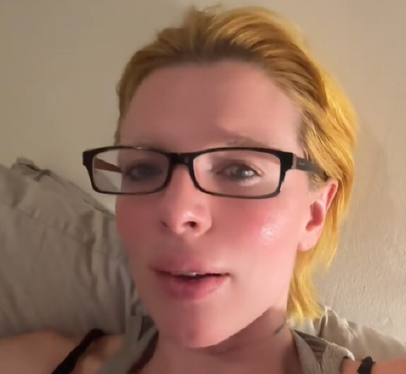 "DEVOJKE, DOBRO VODITE RAČUNA KOME RAĐATE DECU"  Poznatu glumicu bivši muž "udario" tamo gde najviše boli, ovo nijedna majka ne zaslužuje