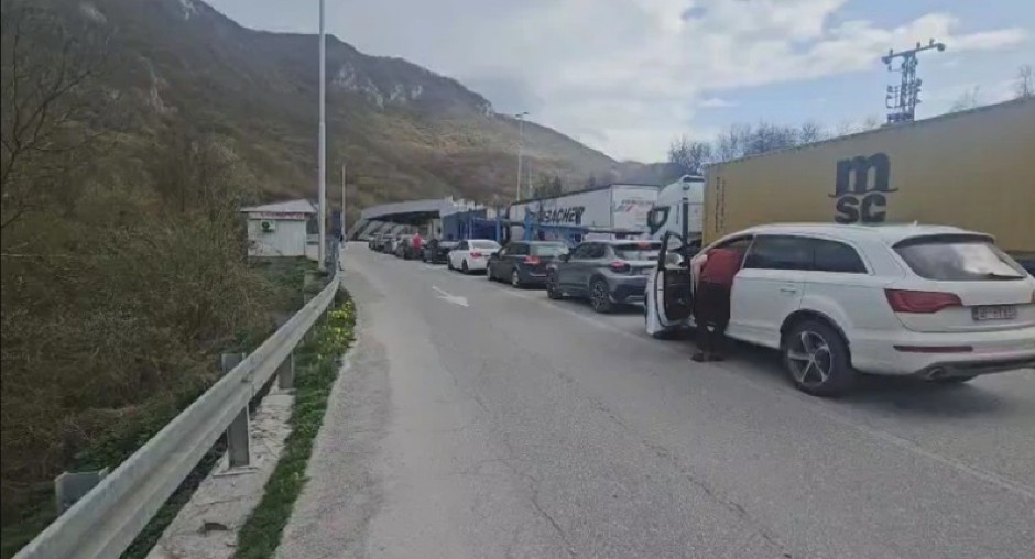 PROLEĆNI RASPUST POSTAO NOĆNA MORA Vozači čekaju satima da pređu u Crnu Goru!