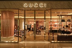 NA IVICI IZDRŽLJIVOSTI Dok Guči tone Hermes se još nekako održava u životu