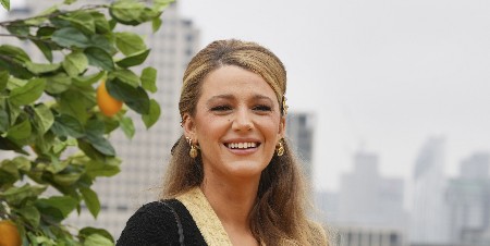 NE SPREMAJTE MANTILE, MOGU JOŠ DA SE NOSE Crni kožni model je pravi izbor za proleće, u njemu ćete definitivno biti primećeni