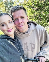 TA LUDA LIGA ŠAMPIONA Bivši penzioner junak za polufinale, a ljubi ga mlađa lepotica