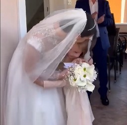 "TETKA, IDI U SVOJU SREĆU" Devojčica rasplakala celu Srbiju govorom koji je održala na tetkinoj svadbi