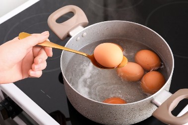 KOLIKO DUGO SE KUVAJU JAJA? Da bi bila savršeno tvrda za kucanje, potrebno je tačno ovoliko minuta