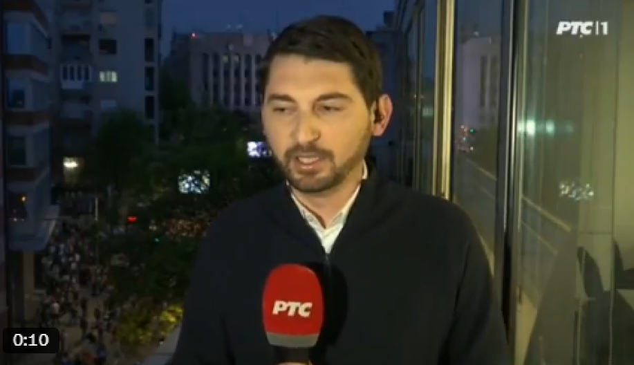 REPORTER RTS-a PRIMEĆUJE PUCANJE PUMPE: "MANJE LJUDI JE DOŠLO NA BLOKADU RTS-a NEGO JUČE!"