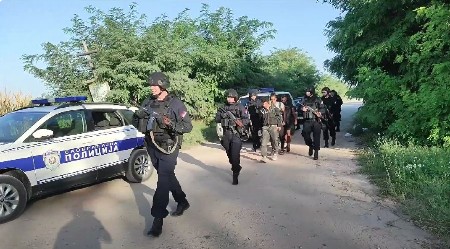 POTRAGA ZA DVOSTRUKIM UBICAMA I DALJE TRAJE Prvo su u nedelju izbodena dva muškarca, a u ponedeljak su nađena tela migranata