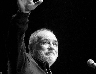 MISTERIJA NA GROBU POKOJNOG ĐORĐA BALAŠEVIĆA! Detalji kriju veliku tajnu, ova stvar tera suze na oči!