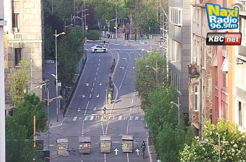 SILEDŽIJE BLOKADERI NASTAVLJAJU DA MALTRETIRAJU GRAĐANE! U Takovsku dovukli kontejnere!