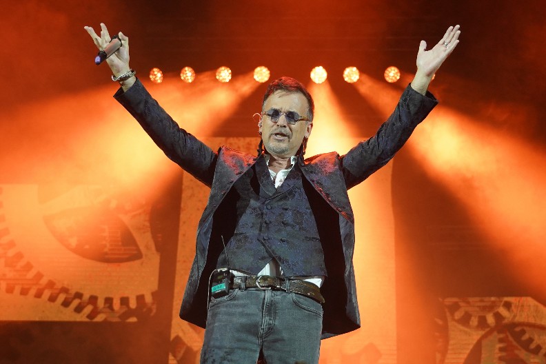 "SUPRUGA NAS JE PREHRANJIVALA, STIDEO SAM SE TOGA" Pevač progovorio o porodici i finansijama, prisetio se najtežeg perioda